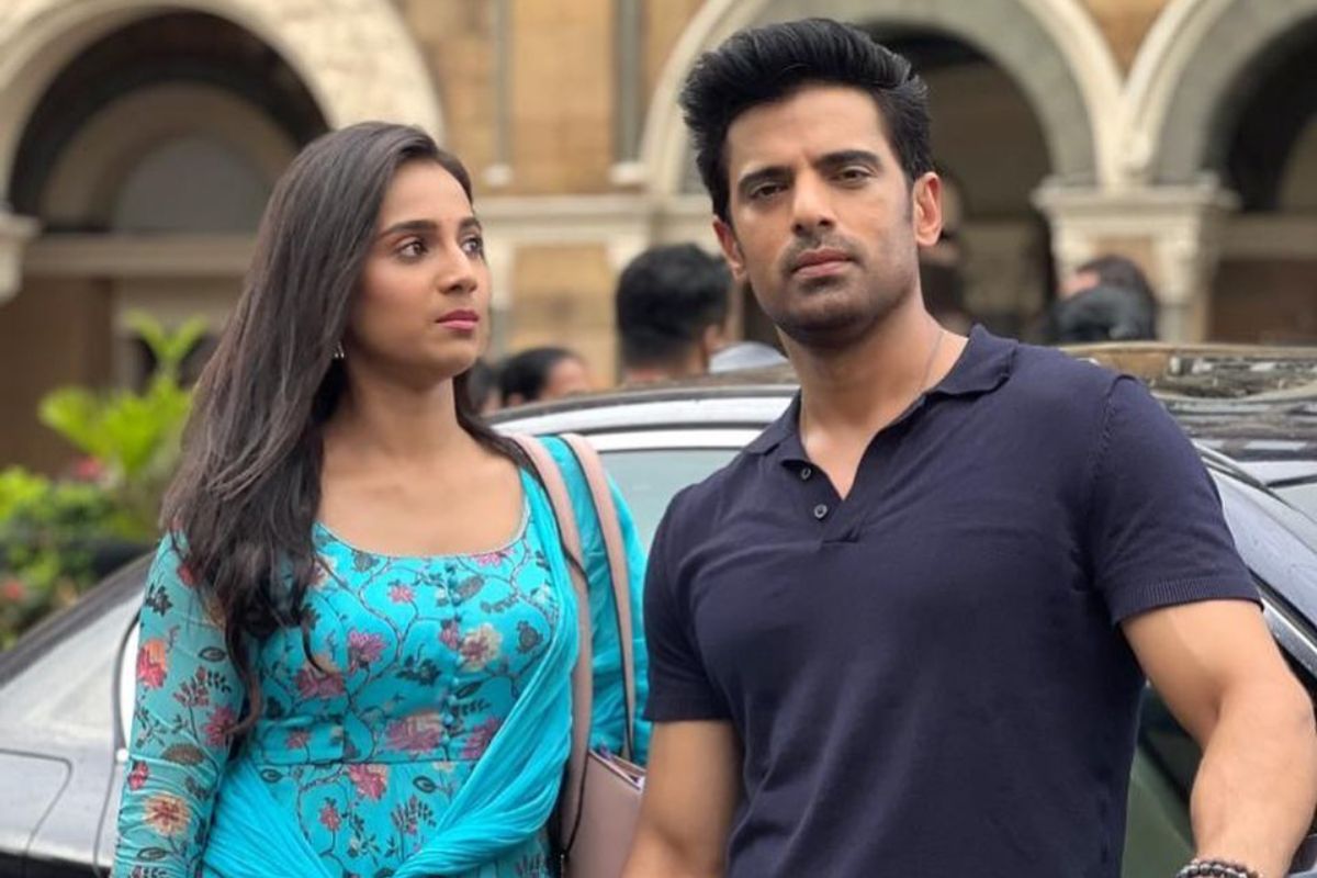 Between the battles of love and betrayal, will true love find its way? Witness the tale unfold in StarPlus' musical saga Baatein Kuch Ankahee Si starring Mohit Malik and Sayli Salunkhe